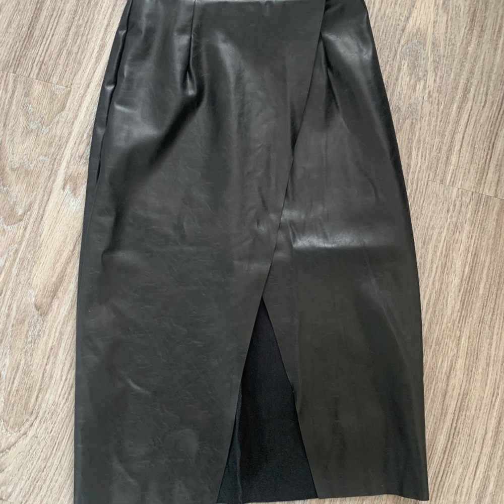 Leather skirt with slit size M